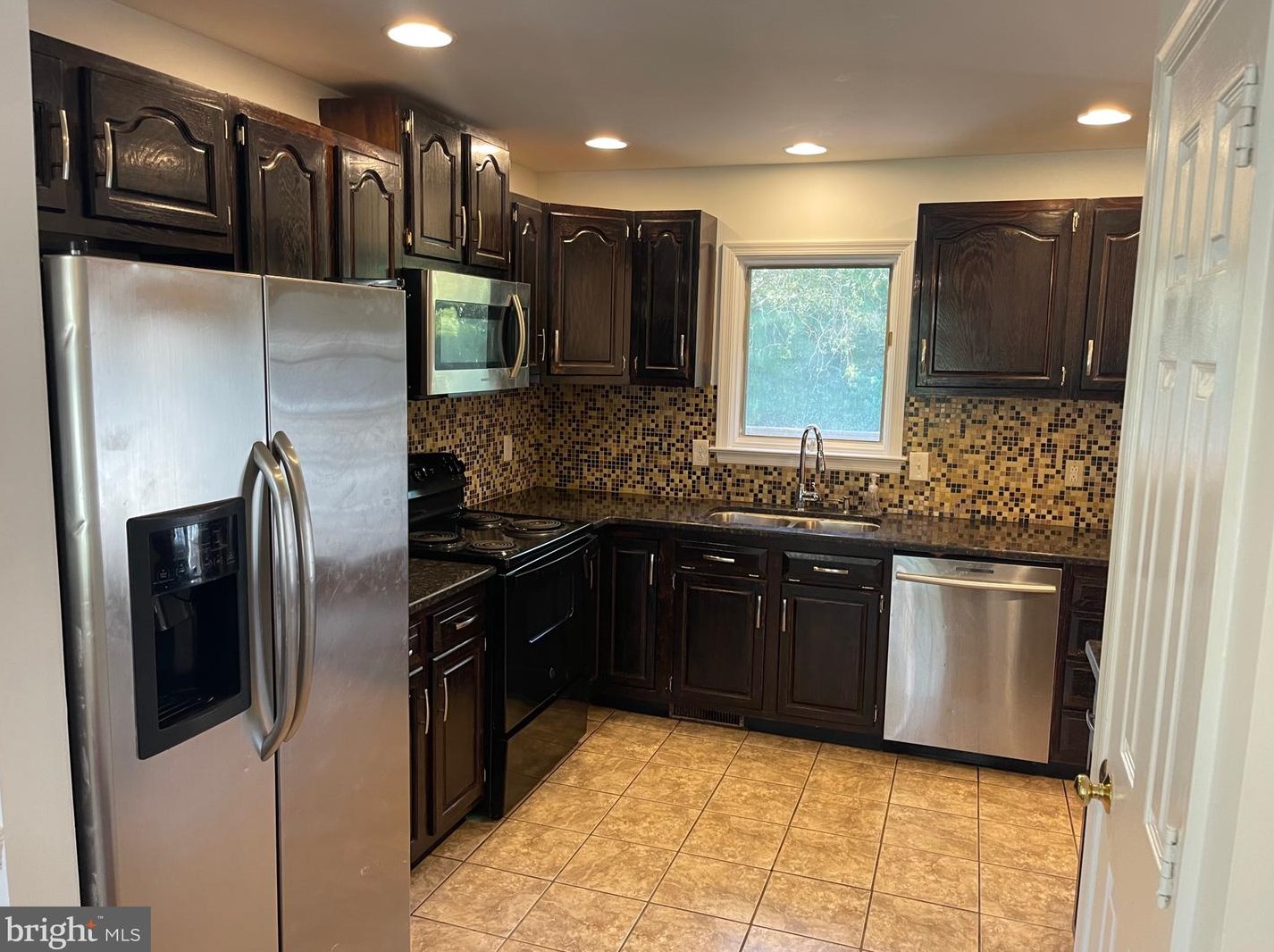 1197 Ashbourne Dr, Reading PA  19605-3225 exterior