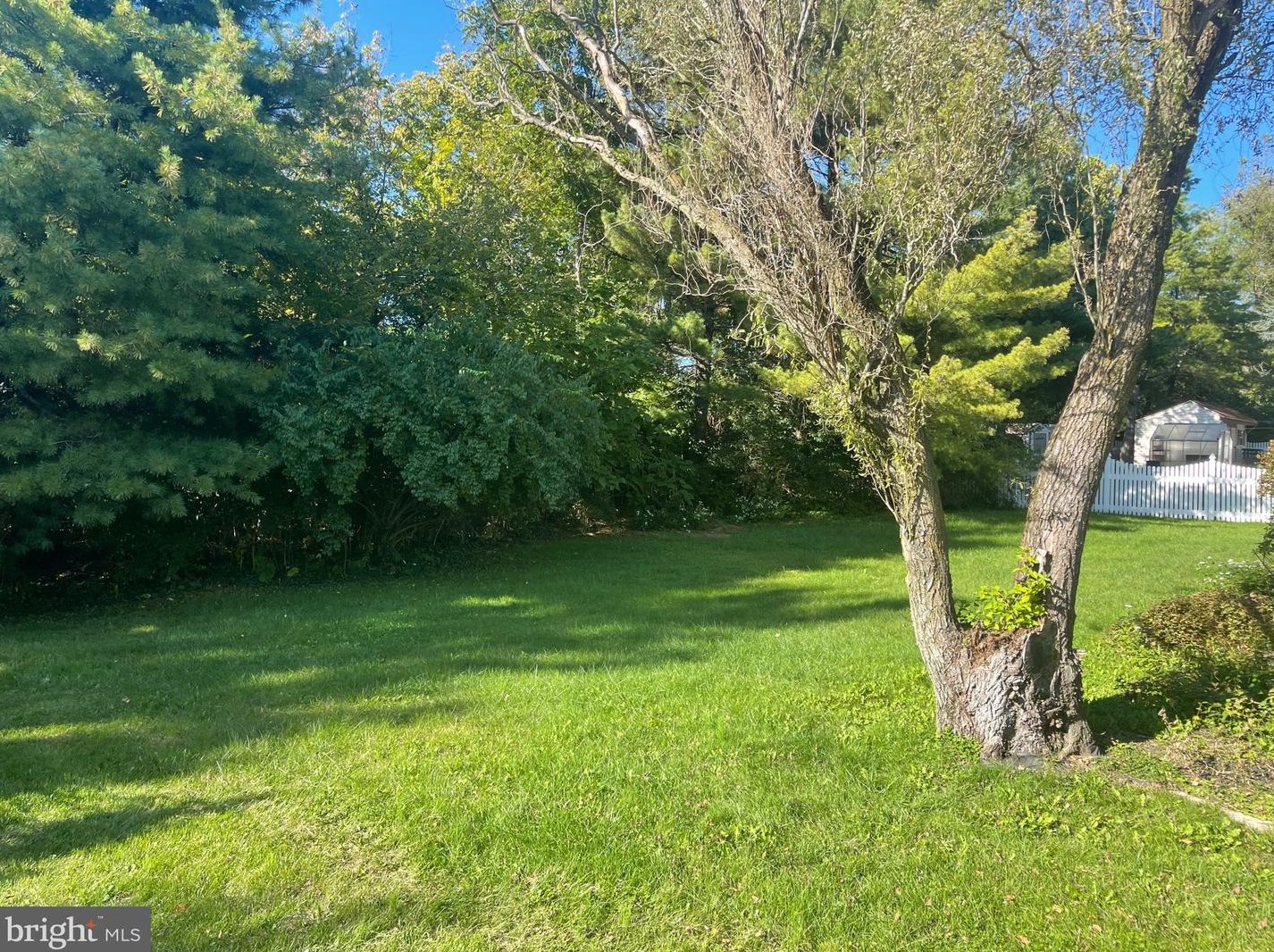 1197 Ashbourne Dr, Reading PA  19605-3225 exterior