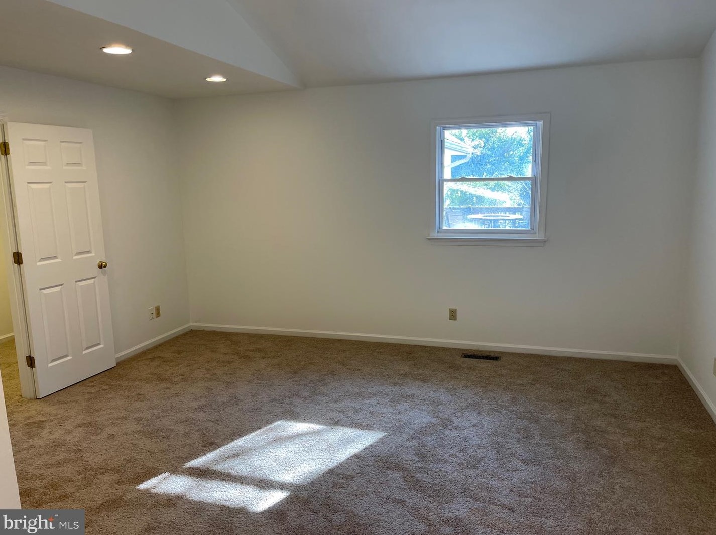 1197 Ashbourne Dr, Reading PA  19605-3225 exterior