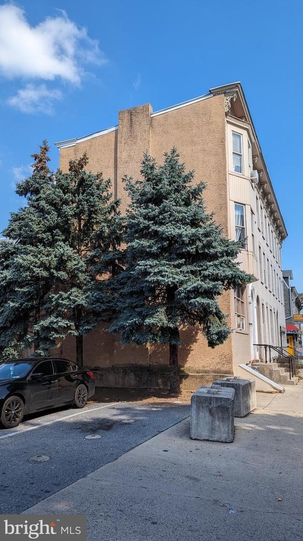 613 Walnut St, Reading PA  19601-3517 exterior