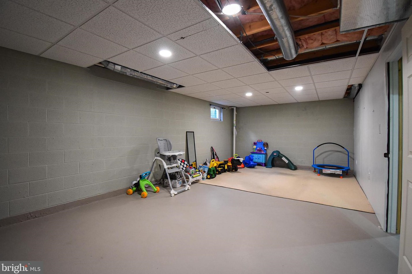 153 Waterford Ln, Reading PA 19606-9071 exterior