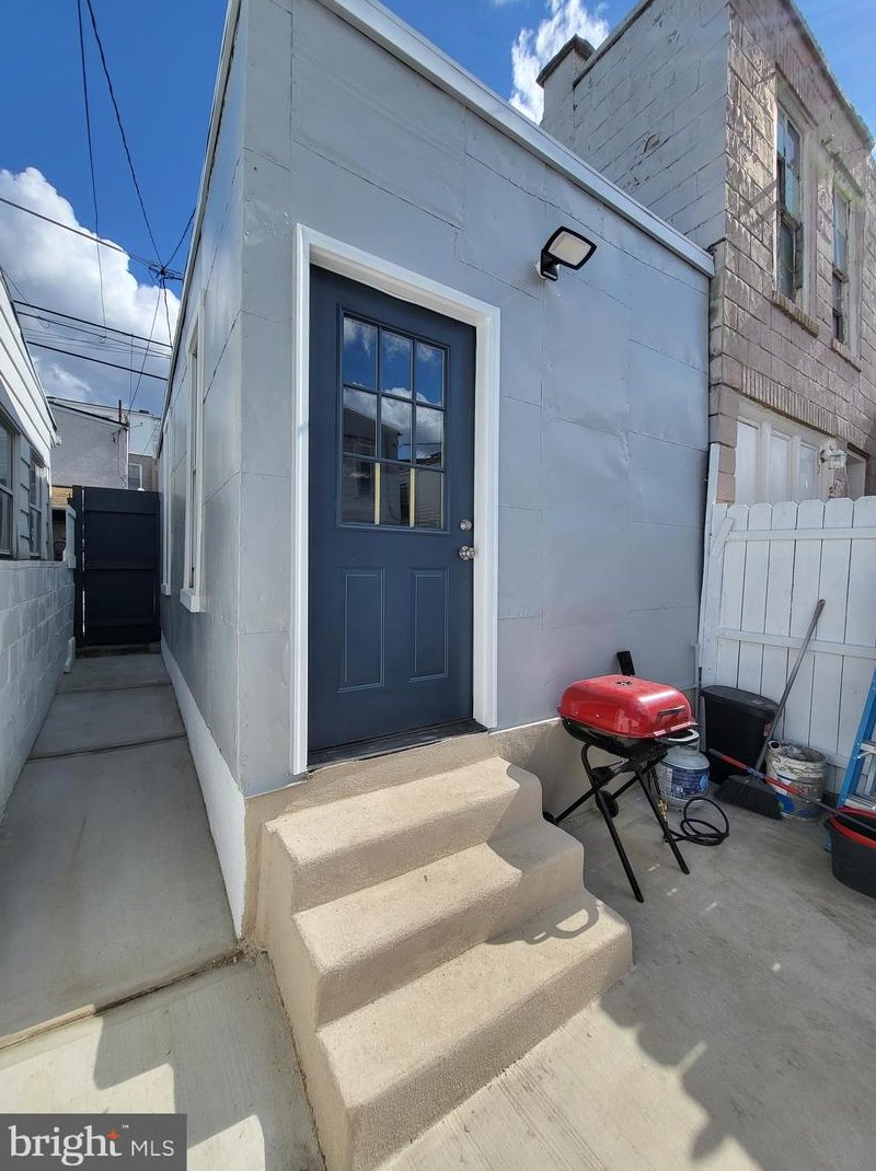 1525 Moss St, Reading PA  19604-1813 exterior