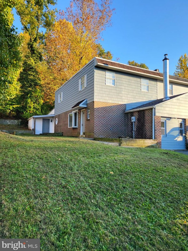 1140 Fox Run, Reading PA  19606-1138 exterior