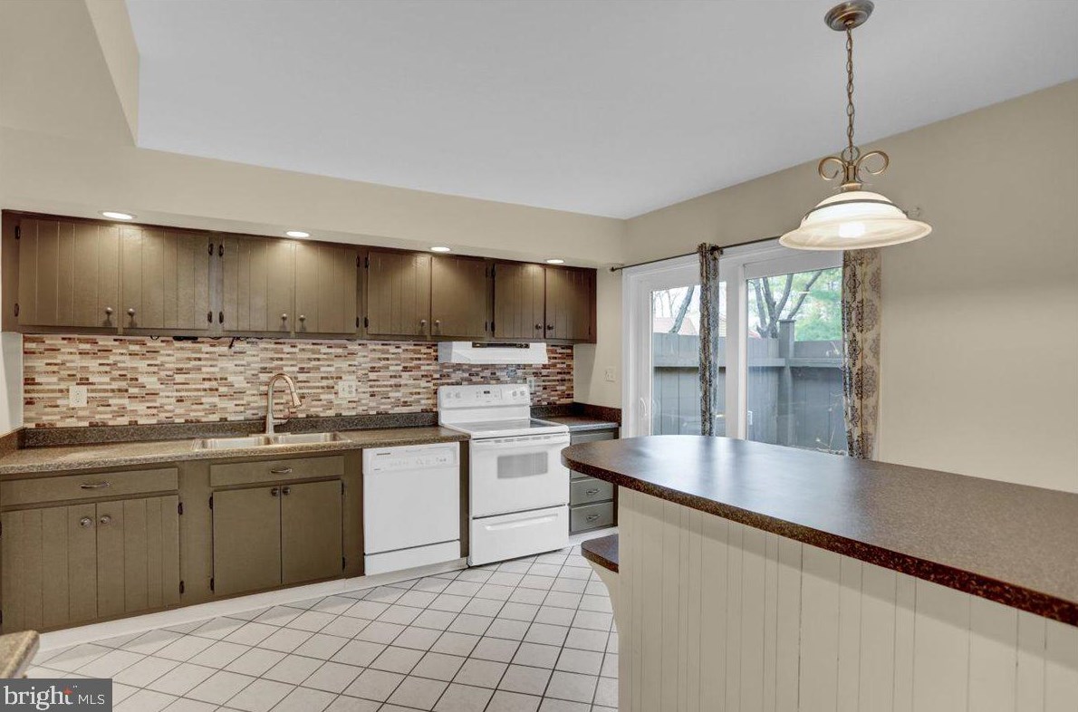 179 Oakmont Ct, Reading PA  19607-3406 exterior