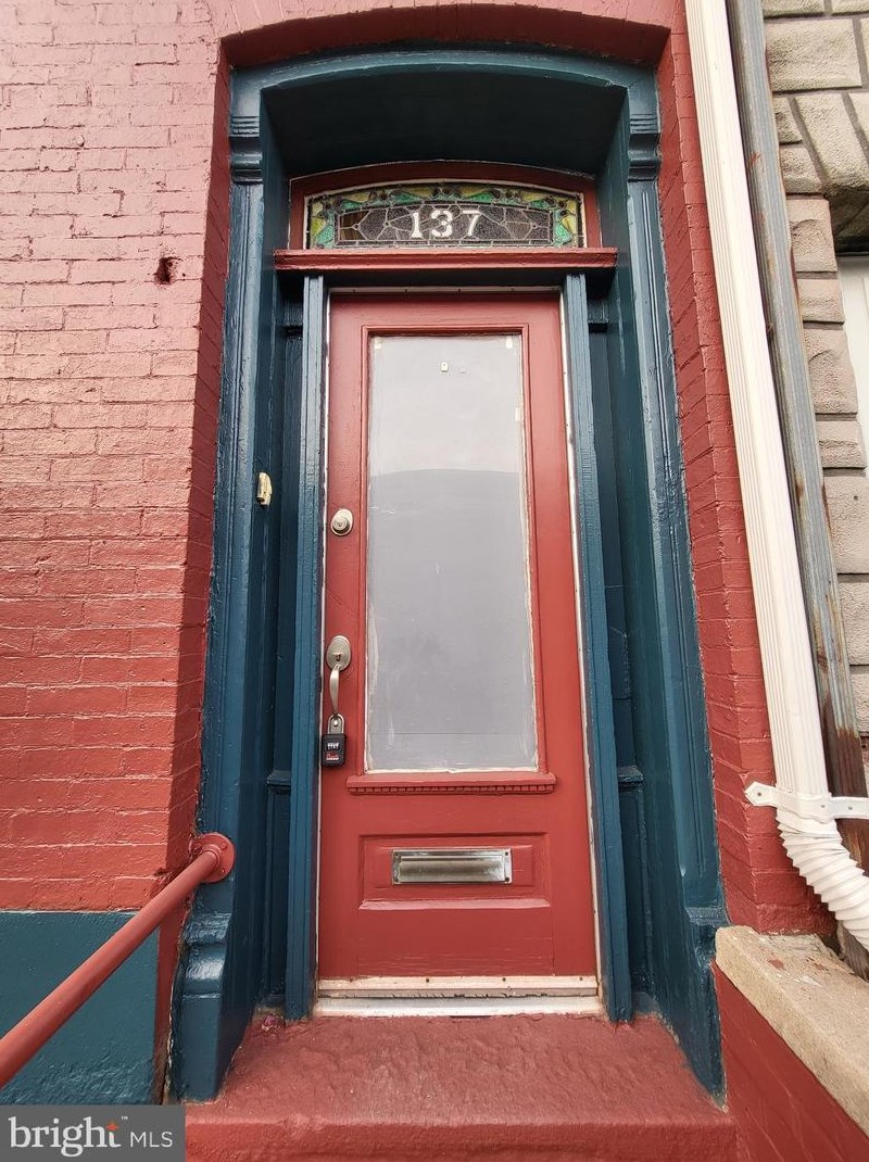 137 Walnut St, Reading PA  19607-2621 exterior