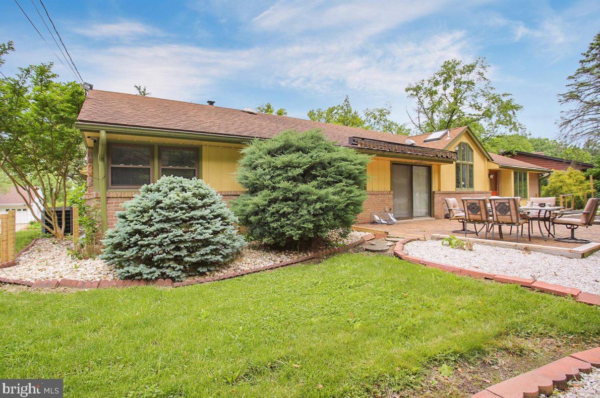 1835 Lorraine Rd, Reading PA  19604-1637 exterior