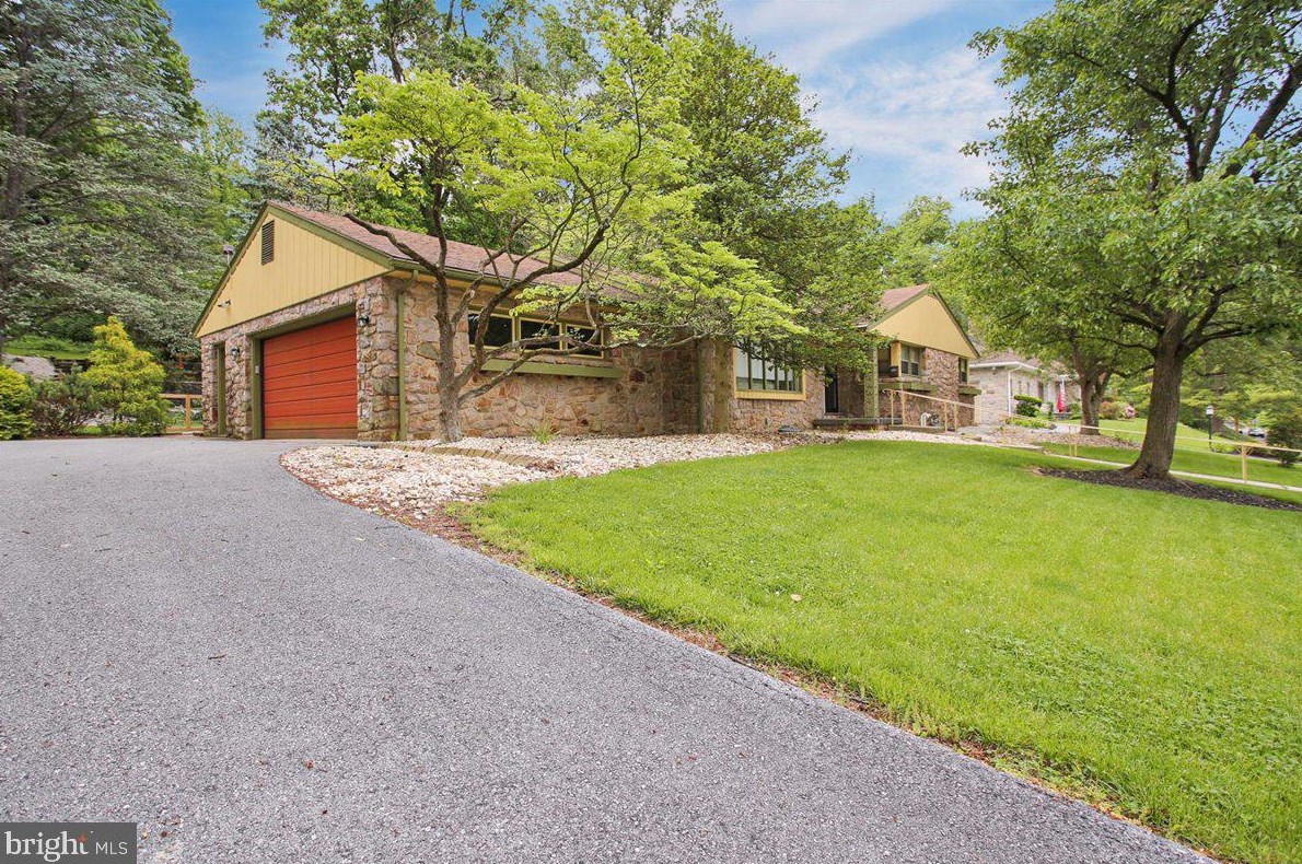 1835 Lorraine Rd, Reading PA  19604-1637 exterior