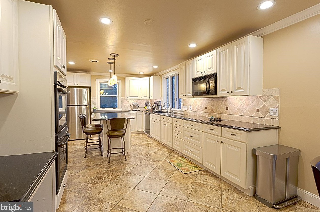 12 Estates Dr, Reading PA  19606-9595 exterior