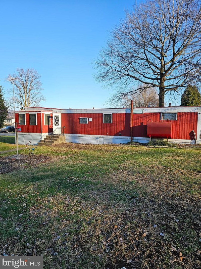 1649 Ridge Ave, Reading PA  19607-1426 exterior