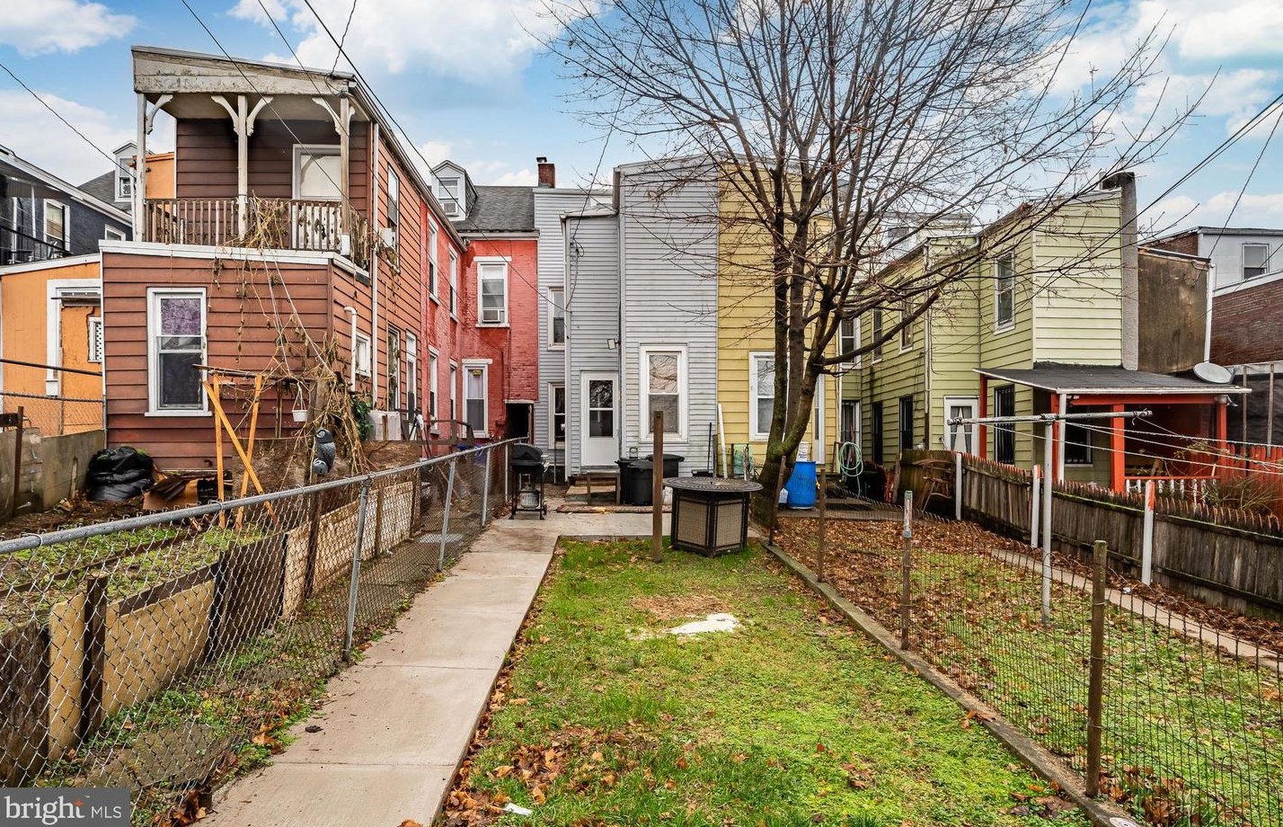 1243 Greenwich St, Reading PA  19604-2646 exterior