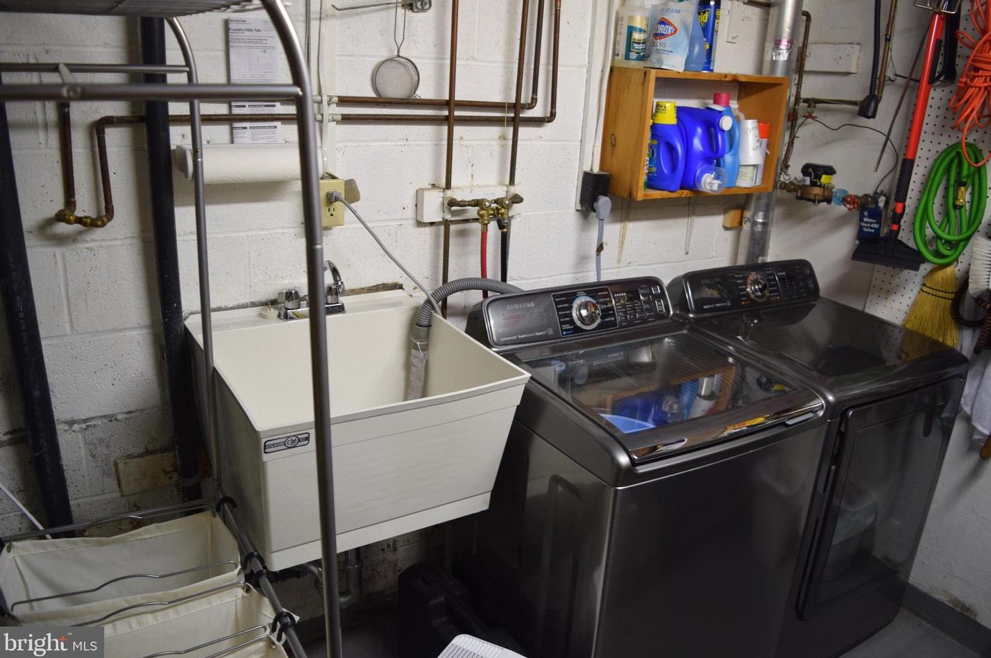 101 Burning Tree Ln, Reading PA  19607-3404 exterior