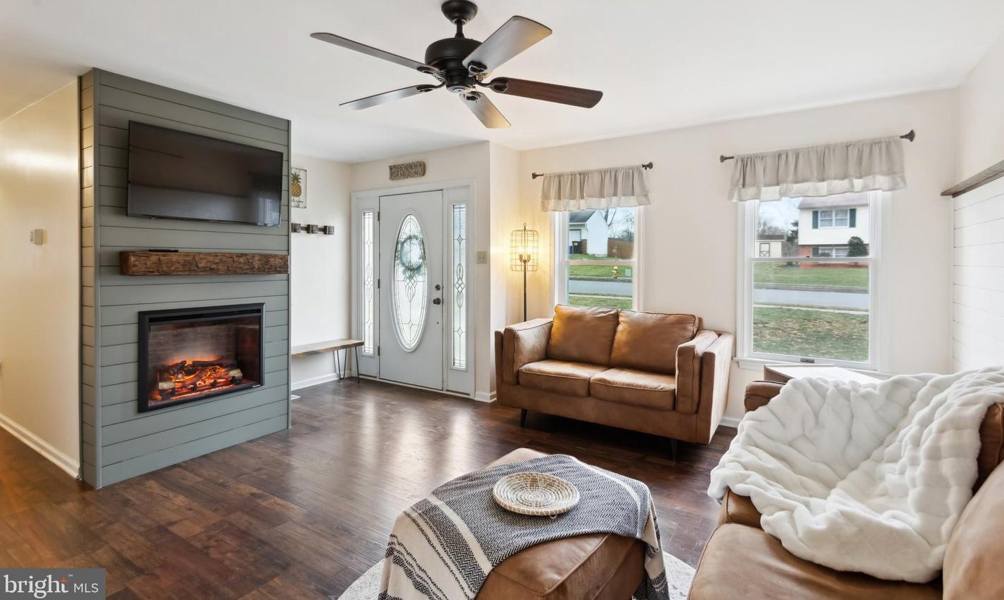 313 Ivy Ln, Douglassville PA  19518-1135 exterior