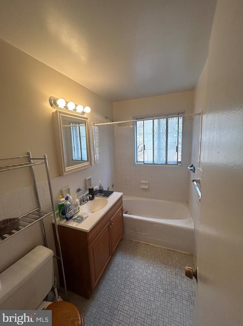 1517 Hill Rd, Reading PA  19602-1411 exterior