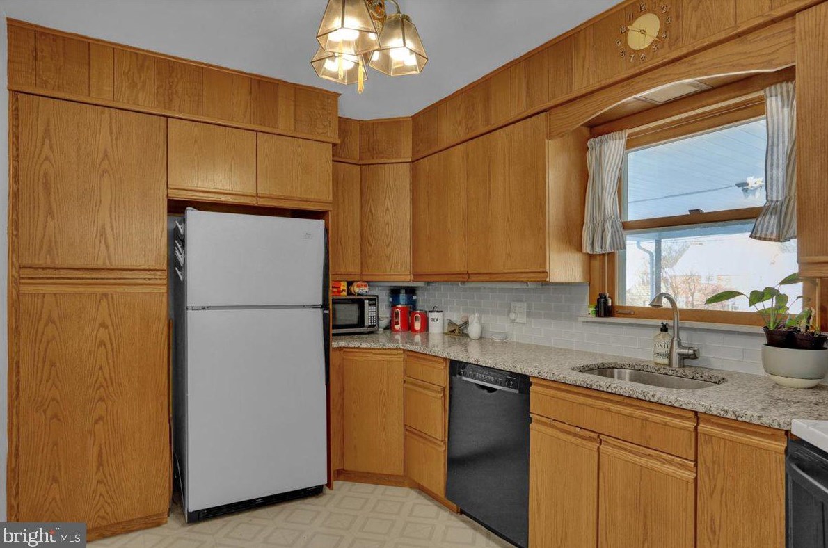 501 Dorchester Ave, Reading PA  19609-2322 exterior