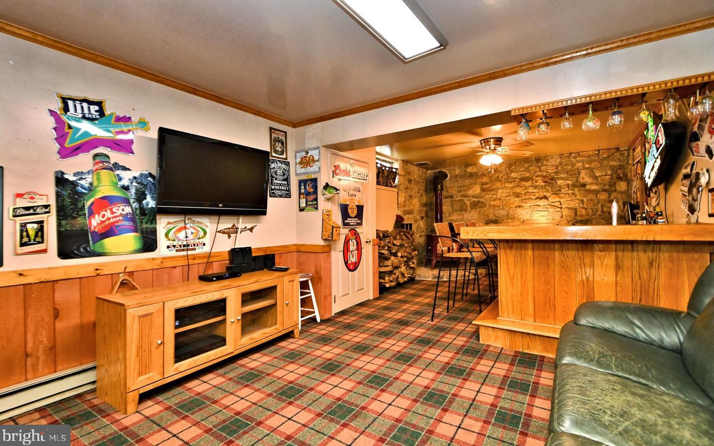 8 Country Ln, Douglassville PA  19518-9627 exterior