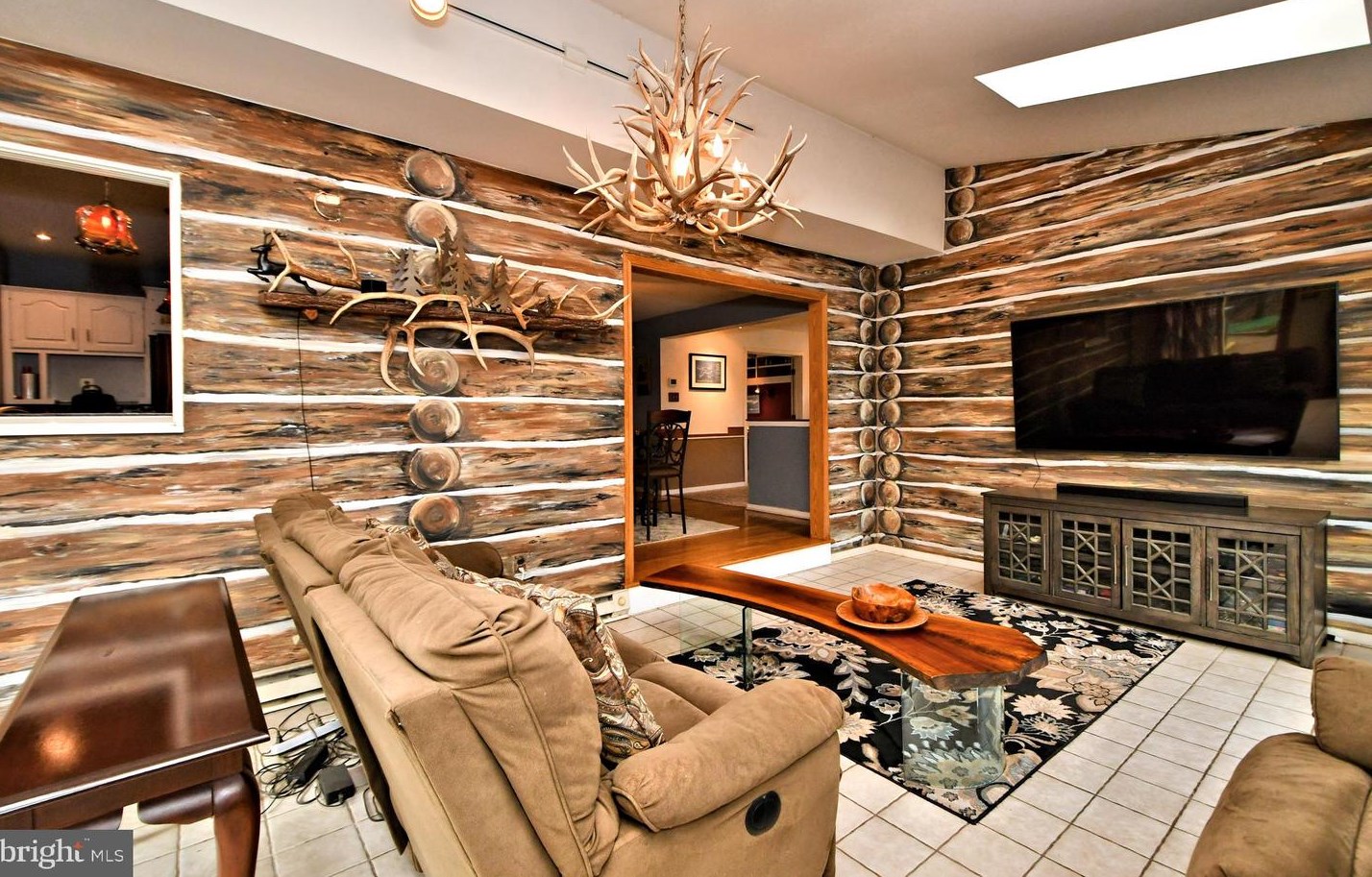 8 Country Ln, Douglassville PA  19518-9627 exterior