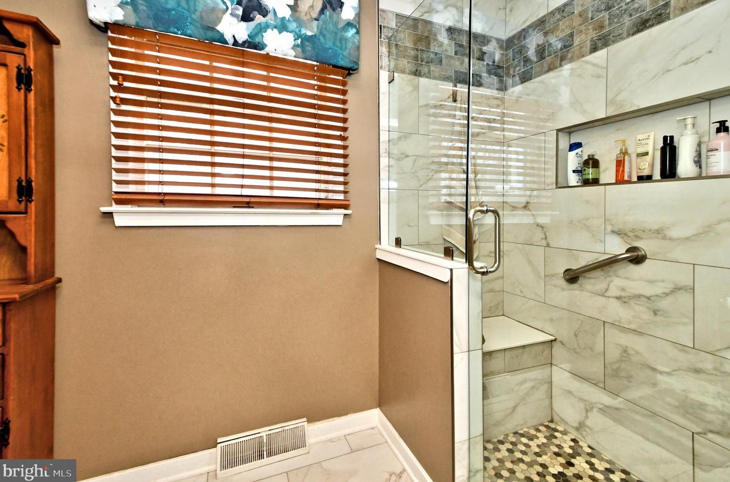 8 Country Ln, Douglassville PA  19518-9627 exterior