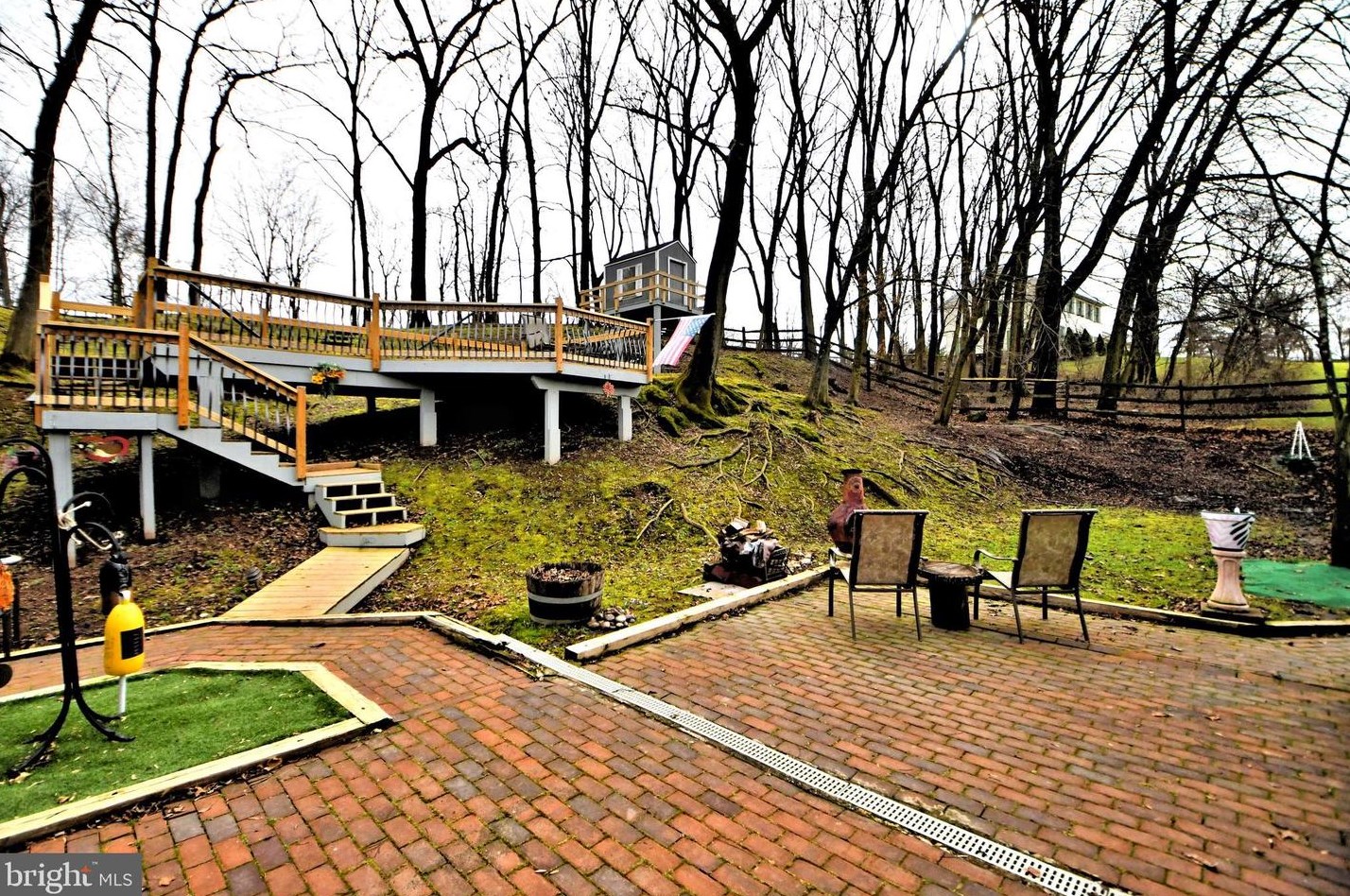 8 Country Ln, Douglassville PA  19518-9627 exterior