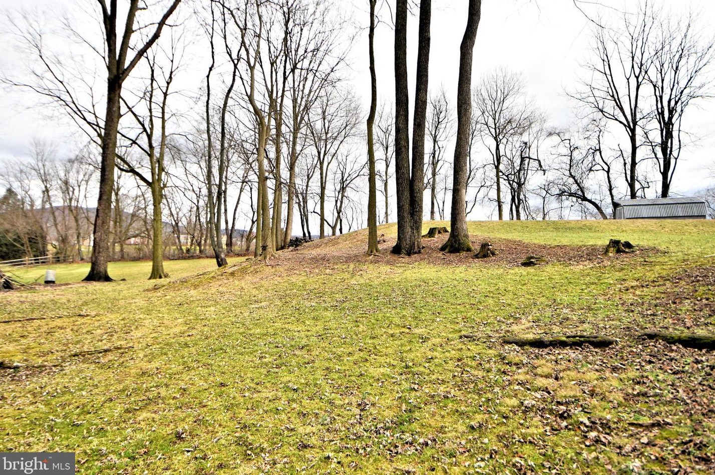 8 Country Ln, Douglassville PA  19518-9627 exterior