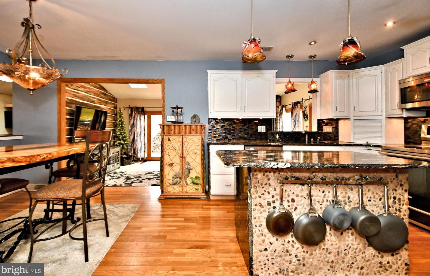 8 Country Ln, Douglassville PA  19518-9627 exterior