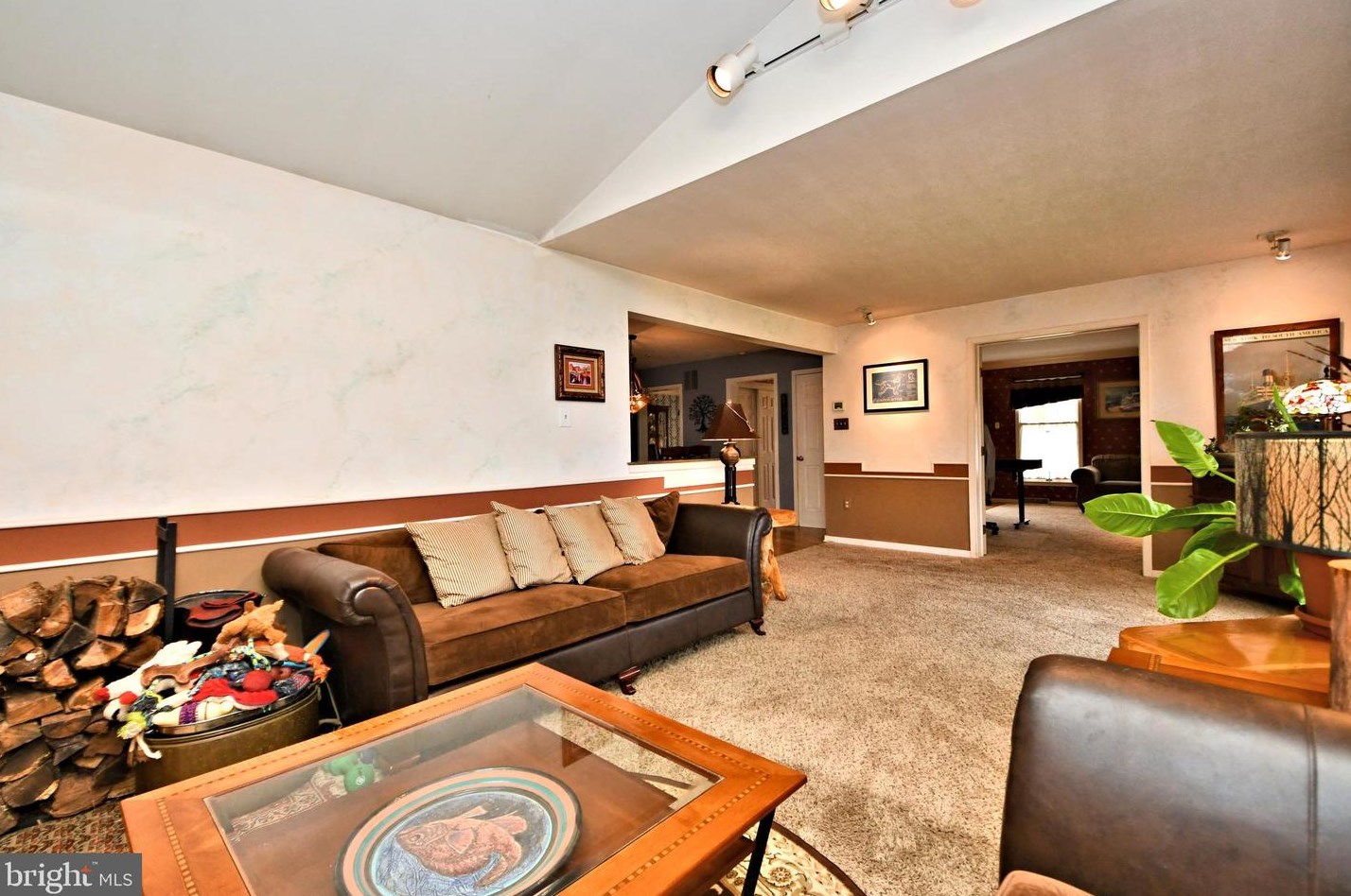 8 Country Ln, Douglassville PA  19518-9627 exterior