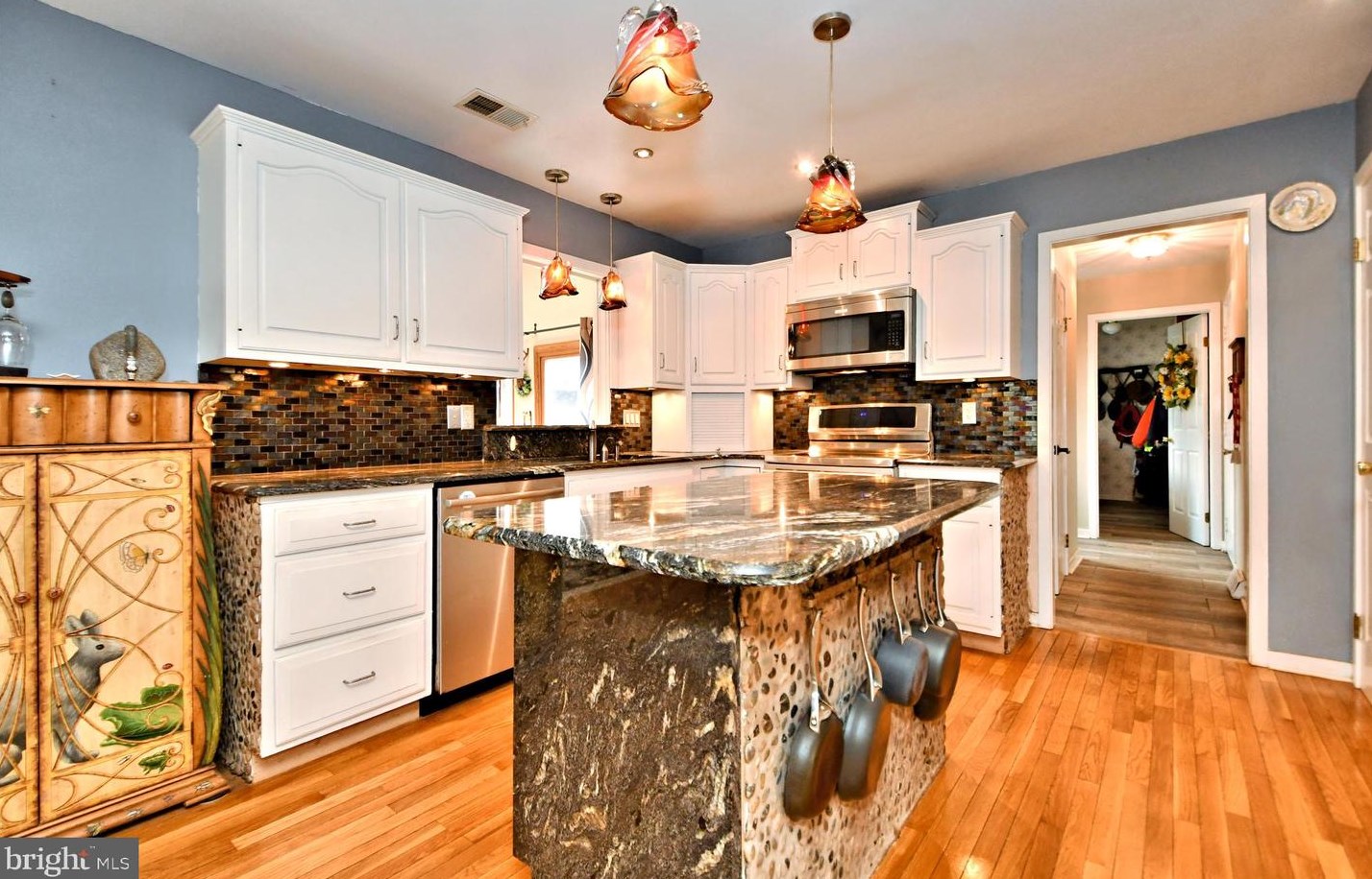 8 Country Ln, Douglassville PA  19518-9627 exterior