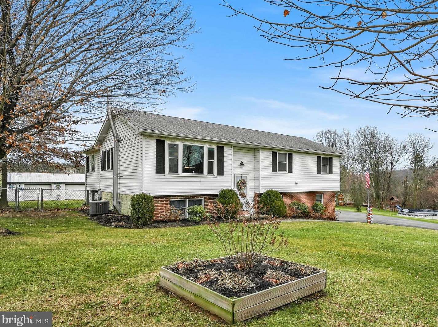 15 Ginna B Dr, Robesonia PA 19551-9668 exterior