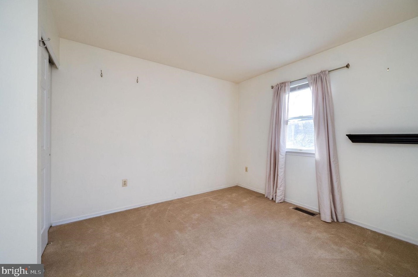 3800 Hilltop Ave, Reading PA  19605-1142 exterior