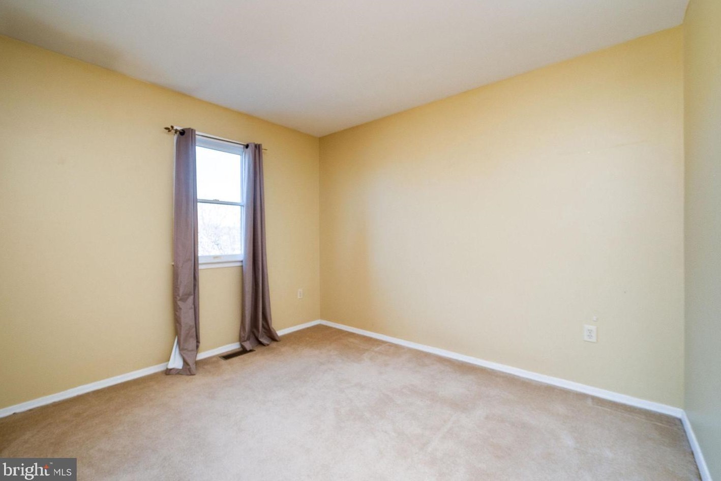 3800 Hilltop Ave, Reading PA  19605-1142 exterior