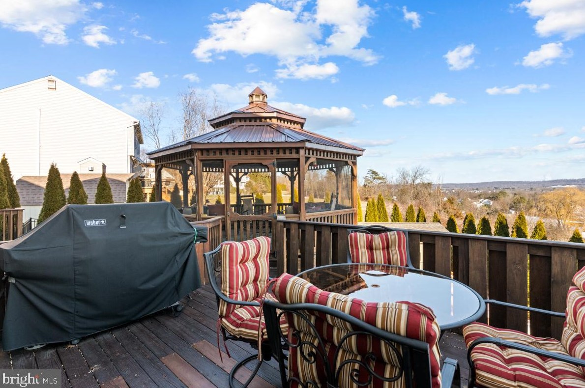 100 Morlatton Rd, Douglassville PA  19518-1202 exterior