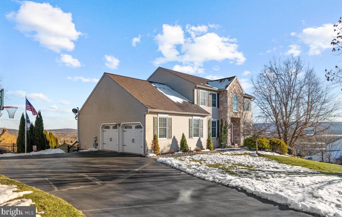 100 Morlatton Rd, Douglassville PA  19518-1202 exterior