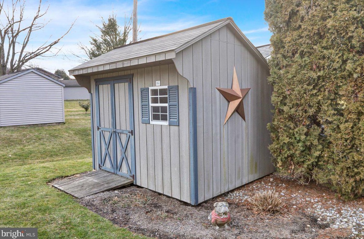 3414 Mohegan Dr, Reading PA  19608-8972 exterior