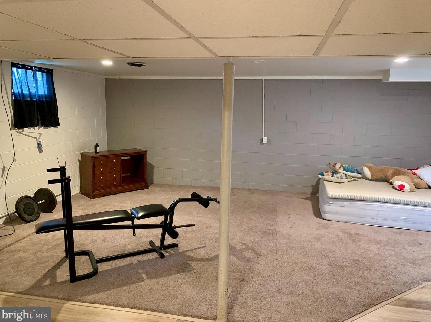 1043 Ben Franklin Hwy, Douglassville PA  19518-1804 exterior