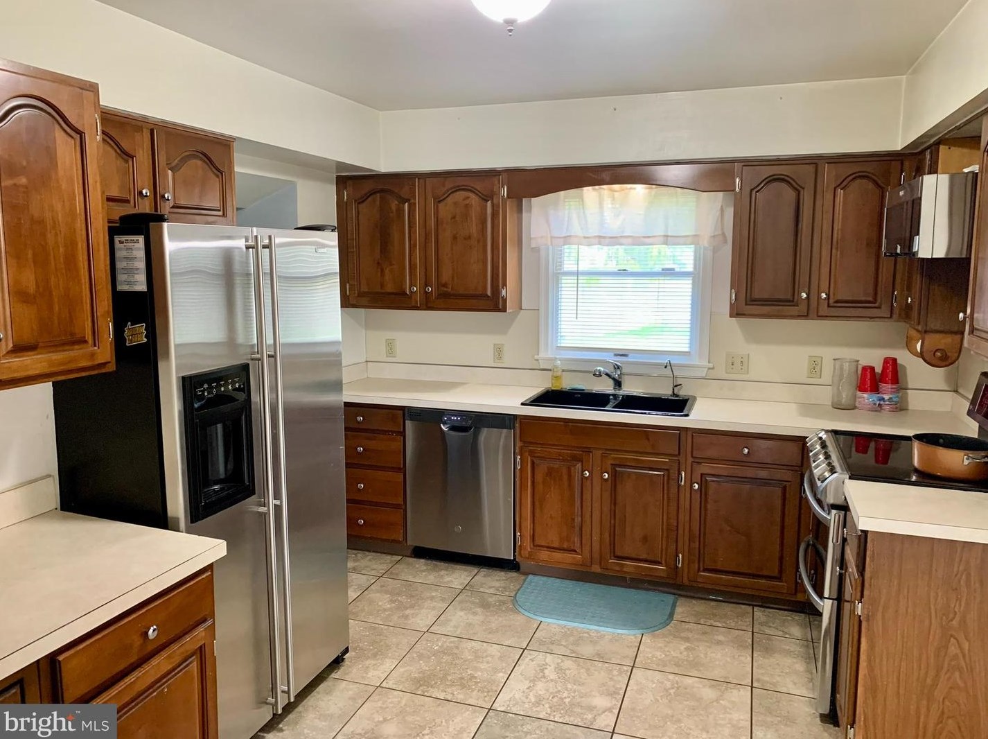 1043 Ben Franklin Hwy, Douglassville PA  19518-1804 exterior