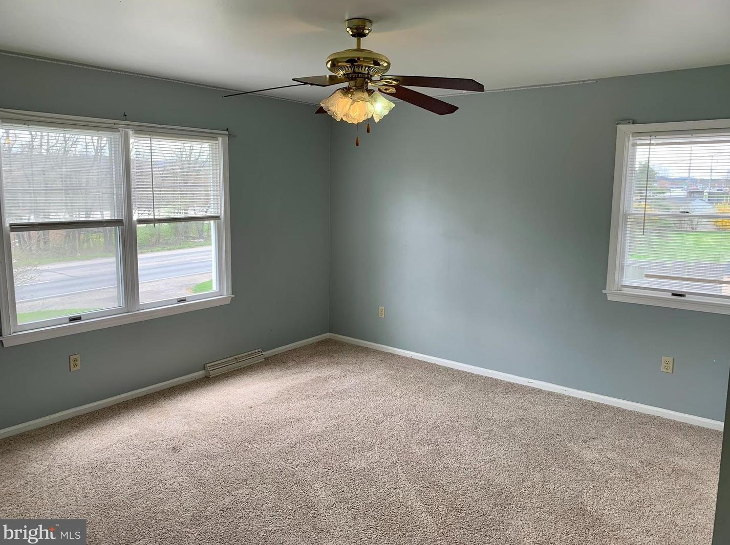 1043 Ben Franklin Hwy, Douglassville PA  19518-1804 exterior