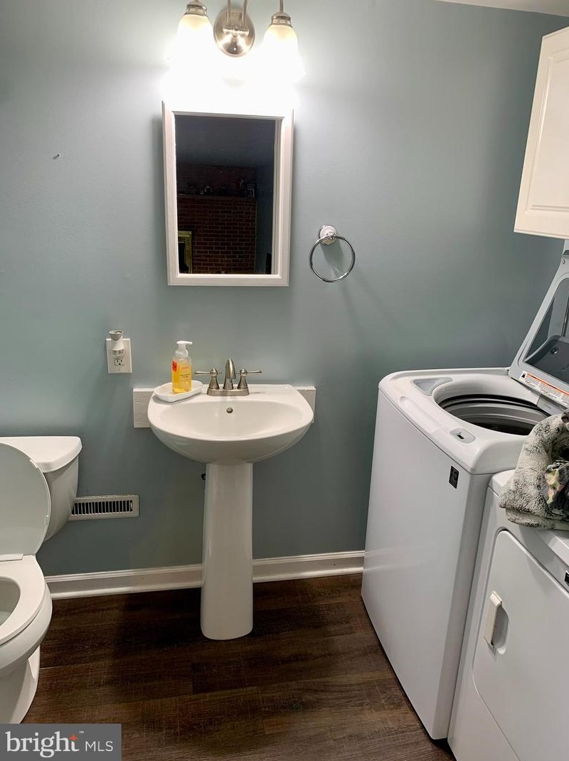 1043 Ben Franklin Hwy, Douglassville PA  19518-1804 exterior