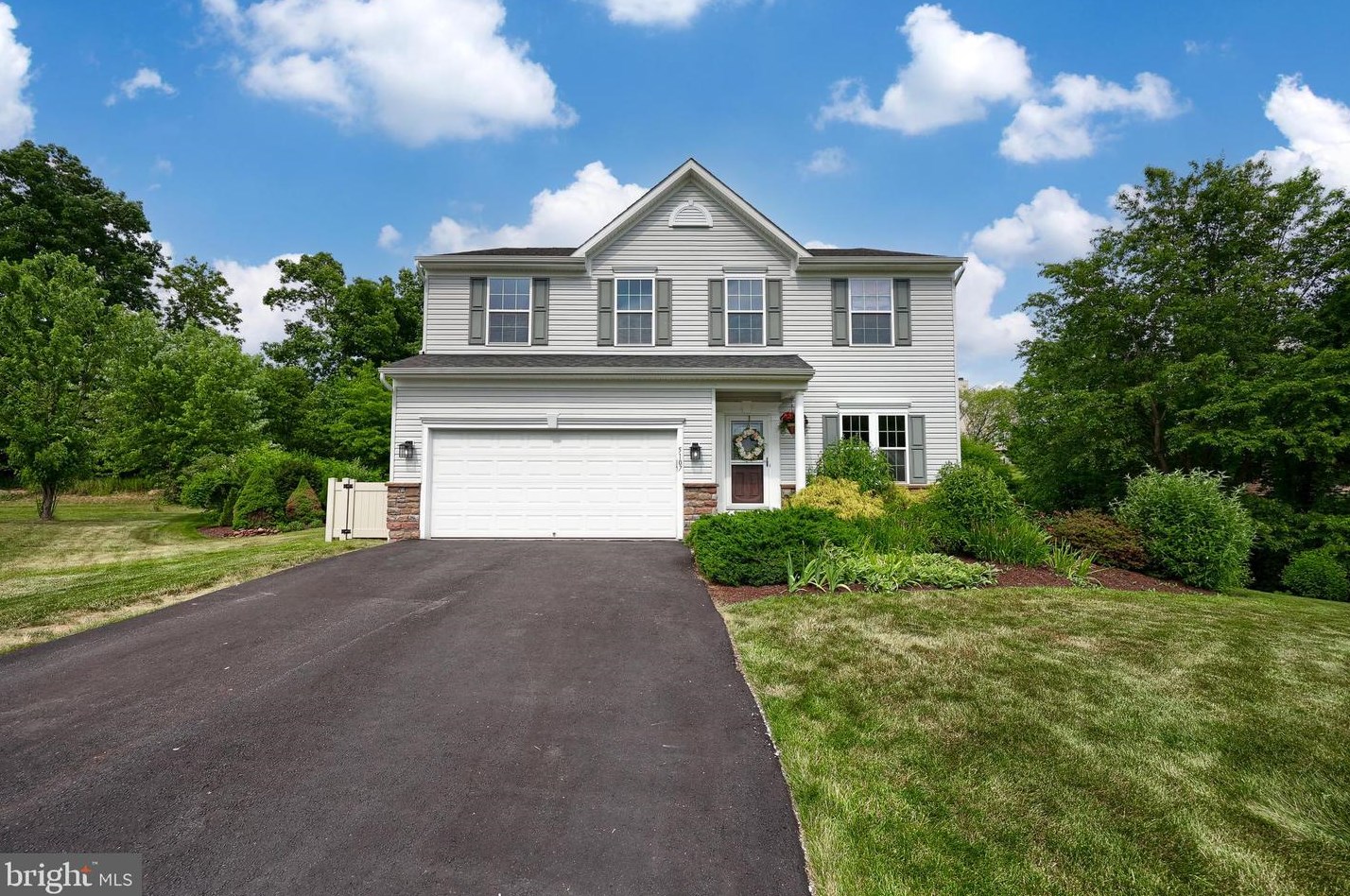 5107 Peach Blossom Dr, Douglassville PA  19518-1323 exterior