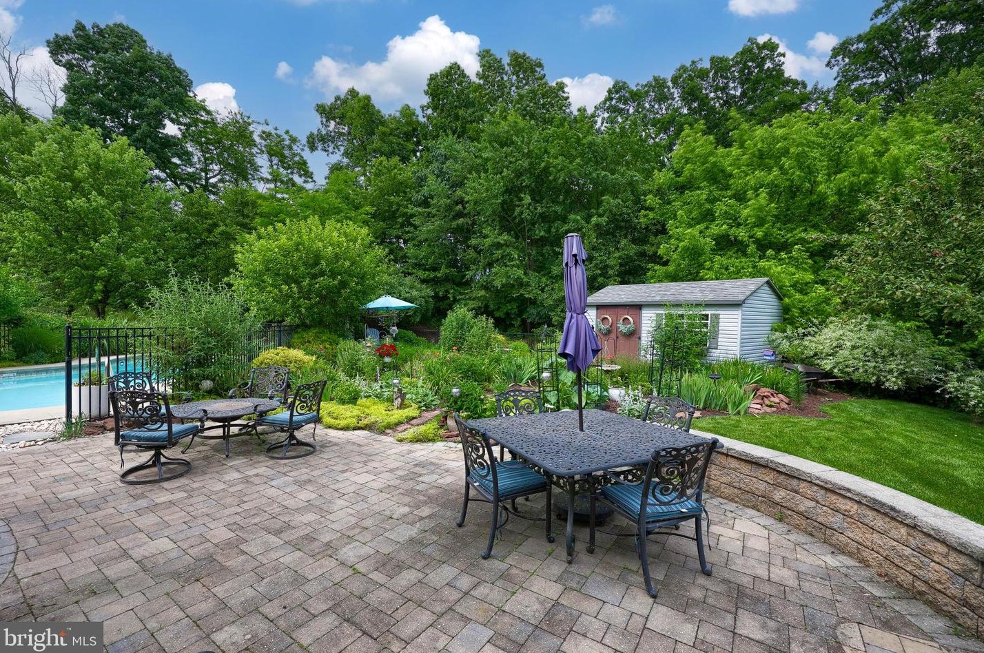 5107 Peach Blossom Dr, Douglassville PA  19518-1328 exterior