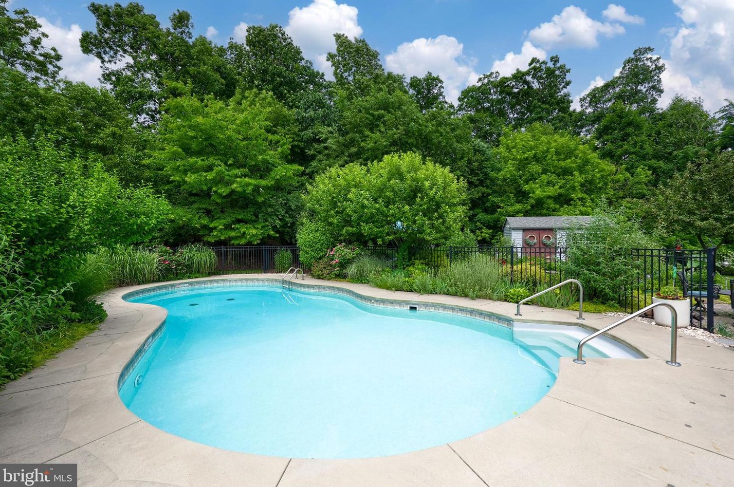 5107 Peach Blossom Dr, Douglassville PA  19518-1328 exterior