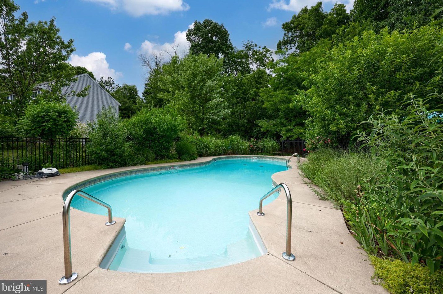 5107 Peach Blossom Dr, Douglassville PA  19518-1328 exterior