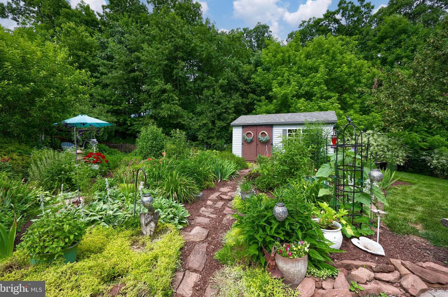 5107 Peach Blossom Dr, Douglassville PA  19518-1328 exterior