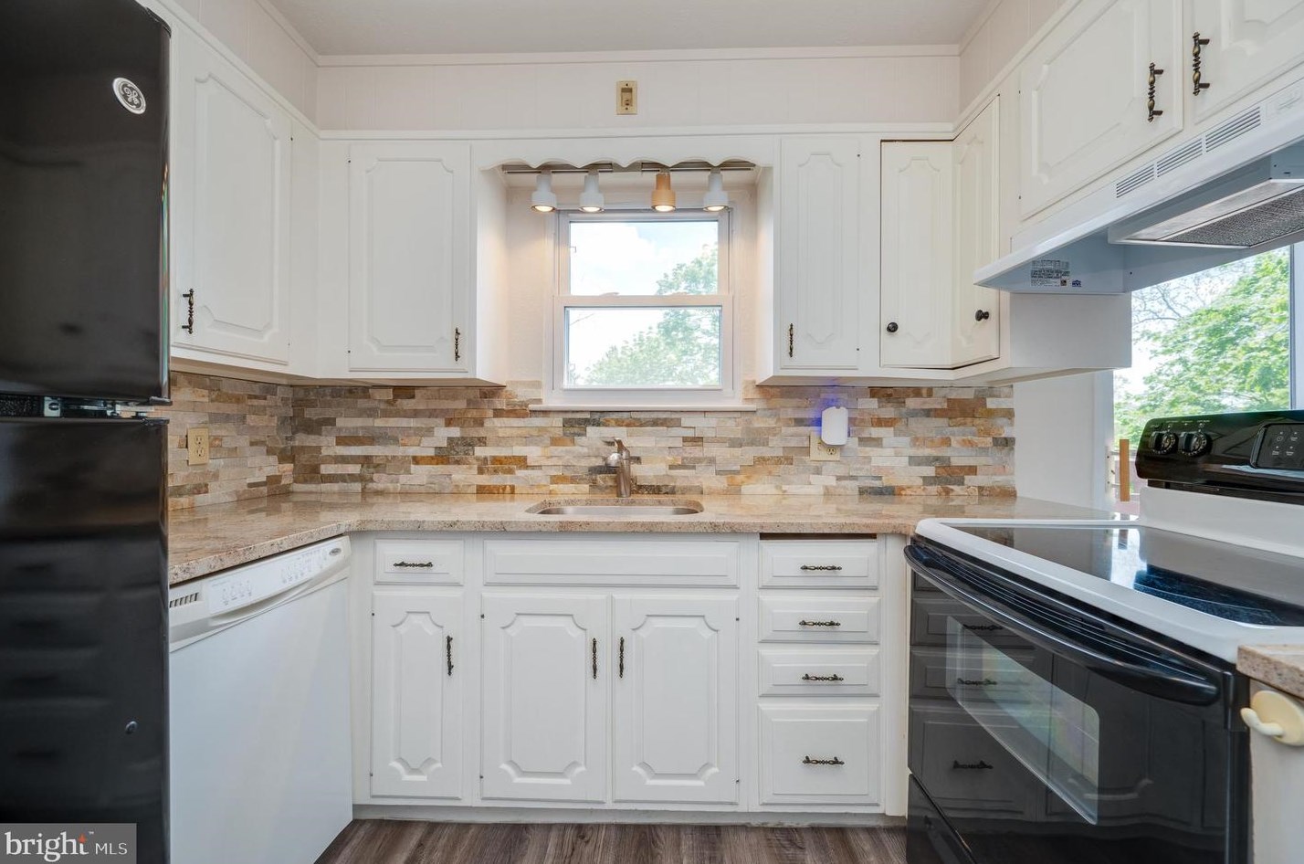 2444 Fairview St, Reading PA  19605-2955 exterior