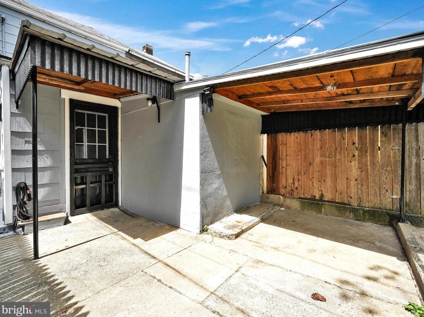 603 Maple St, Reading PA  19602-2535 exterior