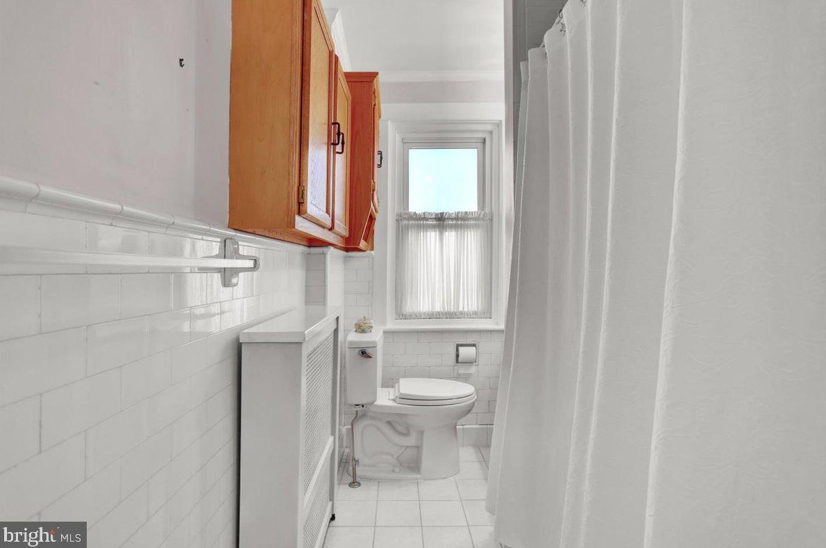 2409 Fairview Ave, Reading PA  19606-2037 exterior