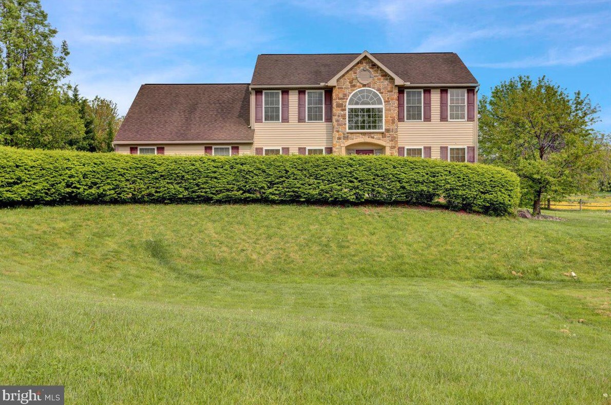 408 Pleasant View Dr, Douglassville, PA 19518