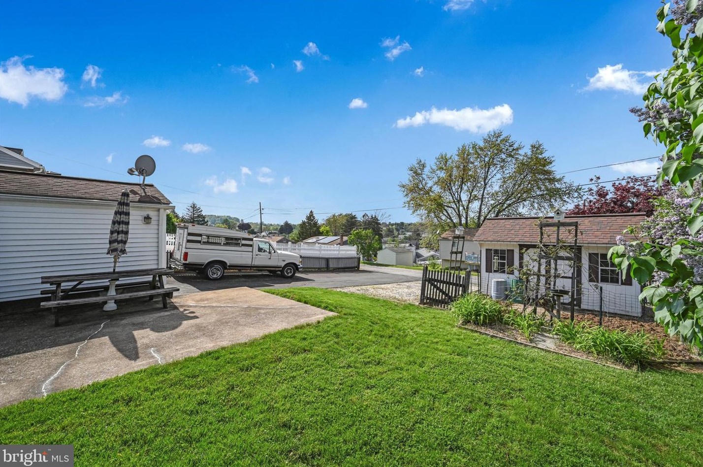 943 Upland Ave, Reading PA 19607-1746 exterior