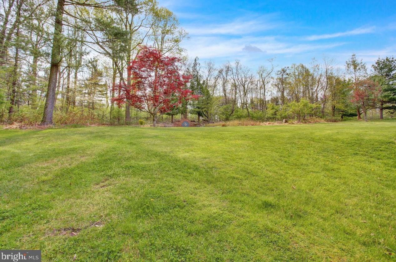 3 Frst Rd, Hummels Store PA  19540-9300 exterior