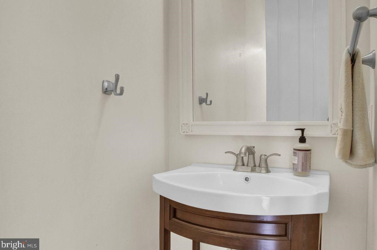 3 Frst Rd, Hummels Store PA  19540-9300 exterior