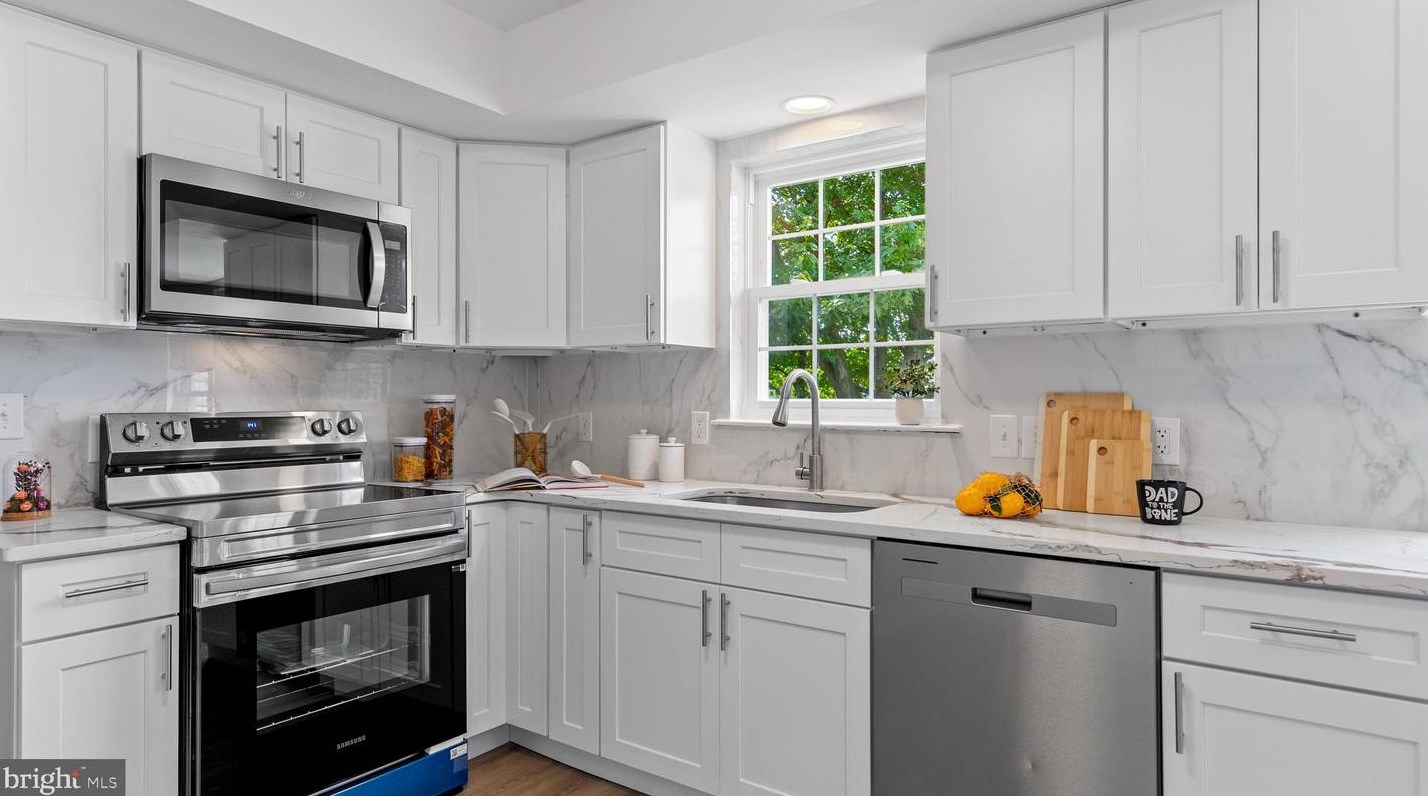 305 Penns Ln, Douglassville PA  19518-8702 exterior