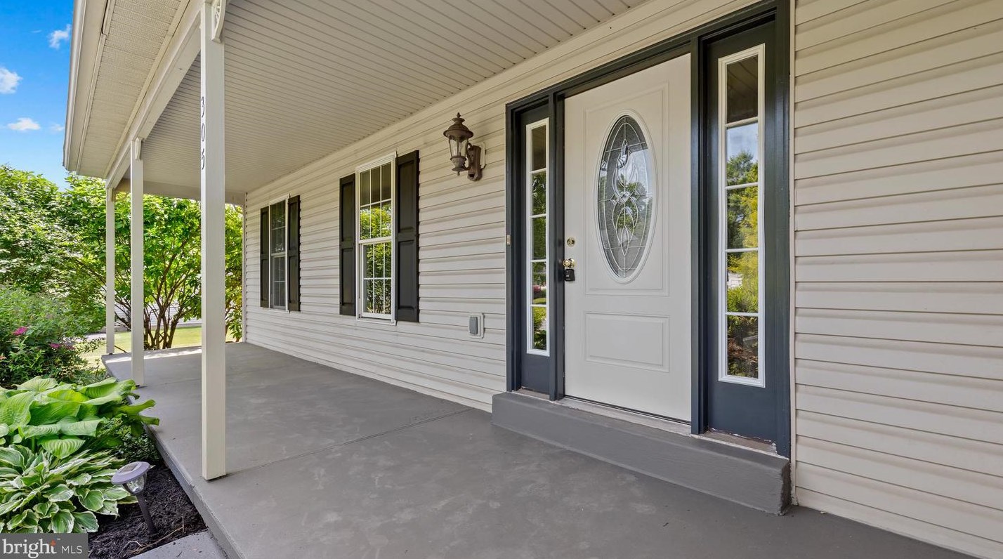 305 Penns Ln, Douglassville PA  19518-8703 exterior